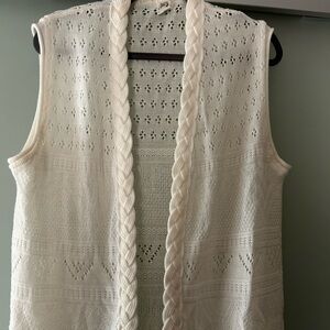 Elegant white Knit vest